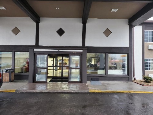 Royal Inn Hotel - image 6