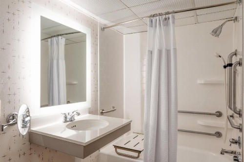 Crowne Plaza Hotel Indianapolis Airport an IHG Hotel - image 35