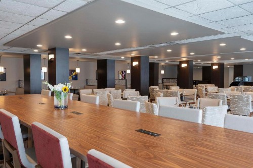 Crowne Plaza Hotel Indianapolis Airport an IHG Hotel - image 38