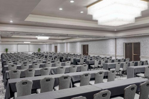 Crowne Plaza Hotel Indianapolis Airport an IHG Hotel - image 41