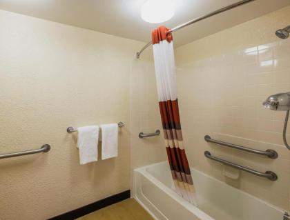Red Roof Inn Indianapolis South - image 8