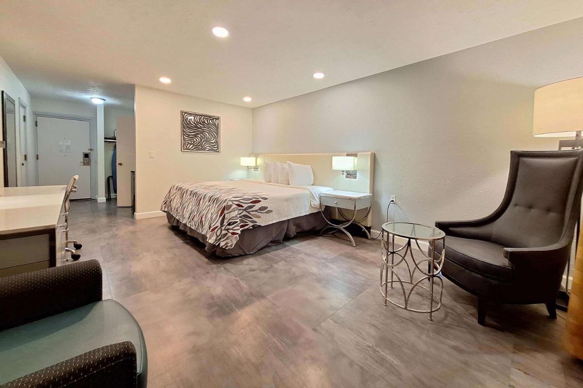 Ramada by Wyndham Indianapolis Speedway - main image