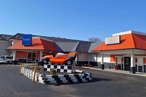 Ramada by Wyndham Indianapolis Speedway - image 21