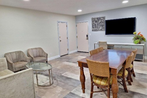 Ramada by Wyndham Indianapolis Speedway - image 23