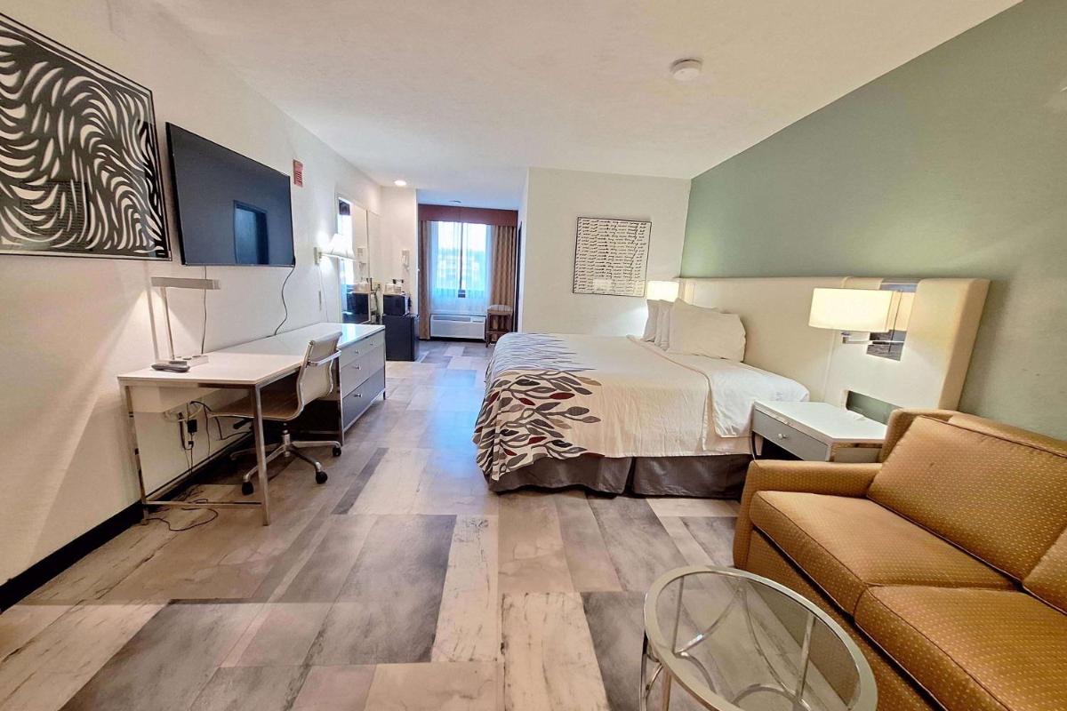 Ramada by Wyndham Indianapolis Speedway - image 7