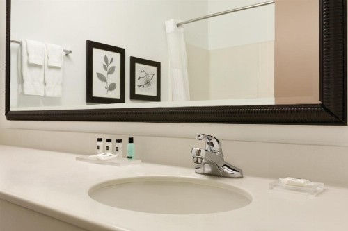 Country Inn & Suites by Radisson Indianapolis Airport South IN - image 10