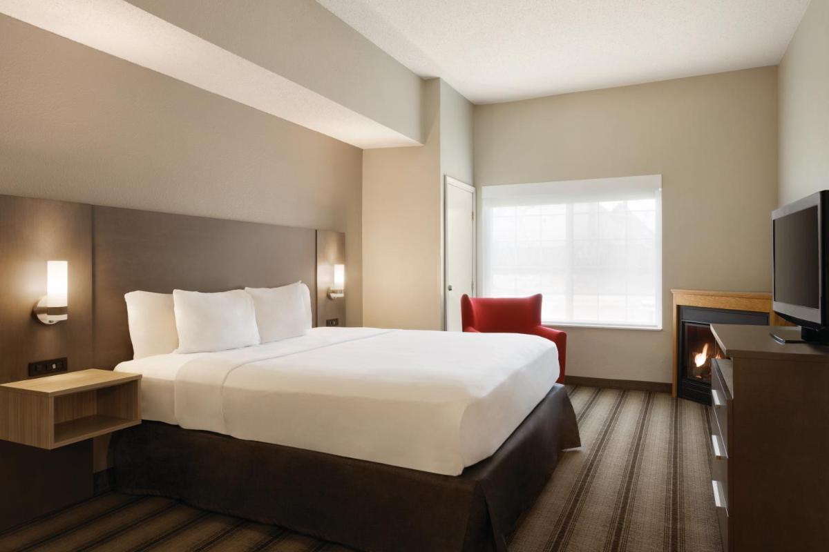 Country Inn & Suites by Radisson Indianapolis Airport South IN - image 3