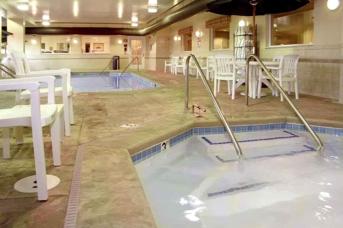 Country Inn & Suites by Radisson Indianapolis Airport South IN - image 6