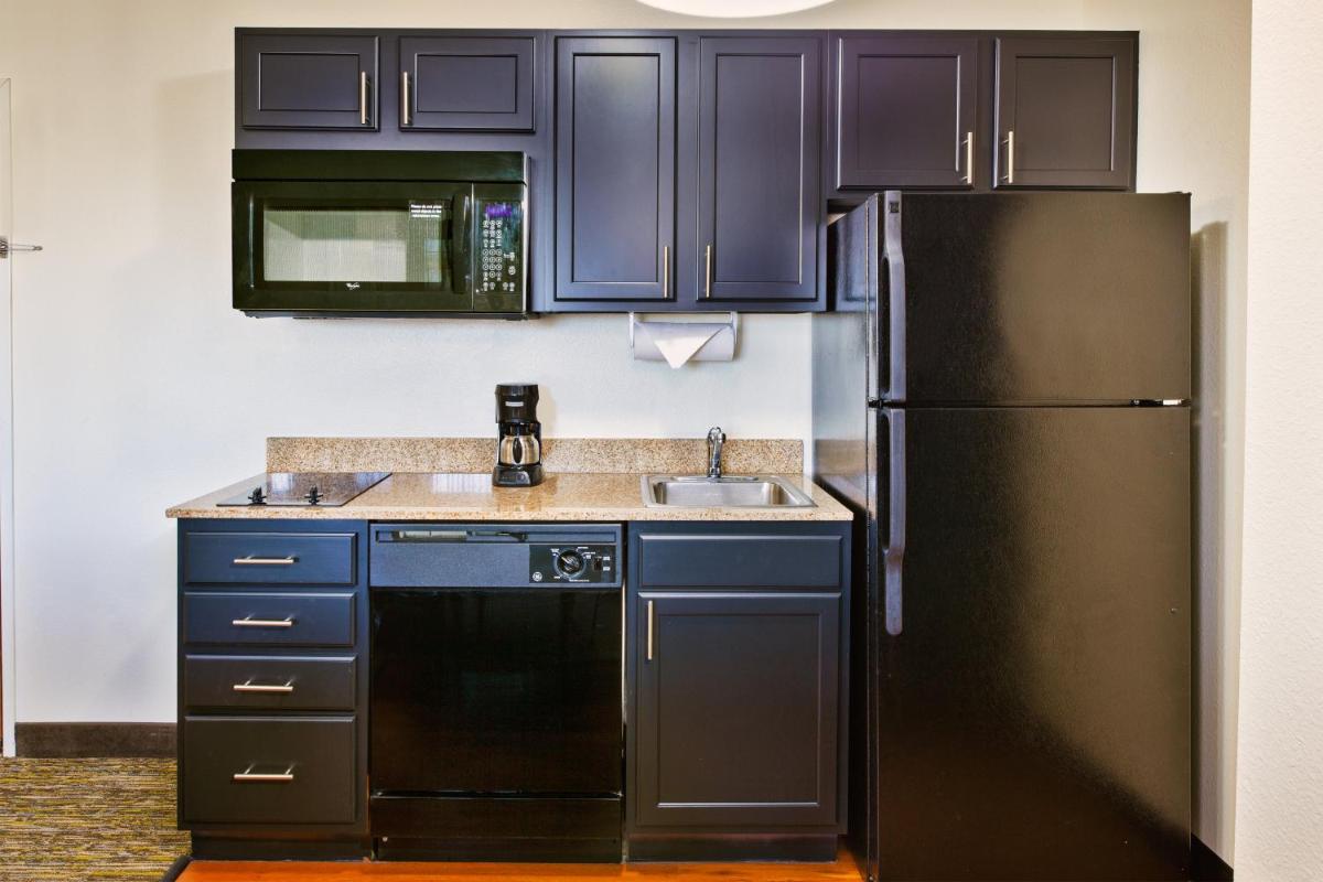 Candlewood Suites Indianapolis Airport an IHG Hotel - image 5