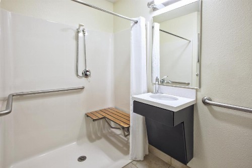 Candlewood Suites Indianapolis Airport an IHG Hotel - image 9