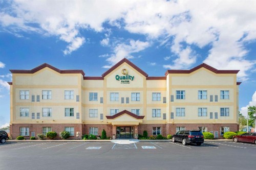 Best Western Airport Suites - image 1