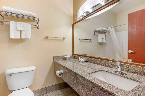 Best Western Airport Suites - image 10