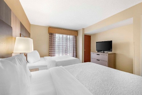 Best Western Airport Suites - image 13