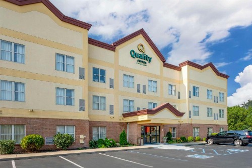 Best Western Airport Suites - image 2