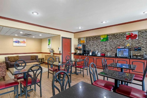 Best Western Airport Suites - image 27