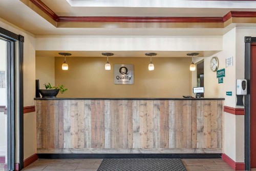 Best Western Airport Suites - image 3