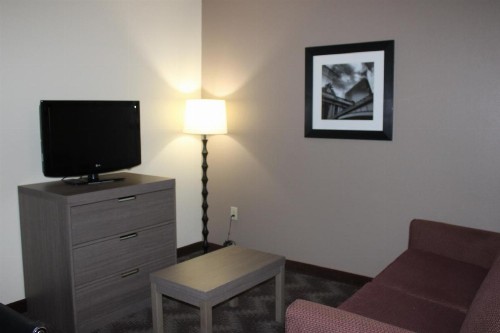 Best Western Airport Suites - image 36