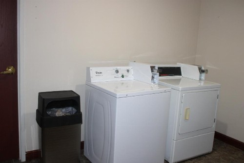 Best Western Airport Suites - image 37