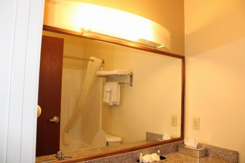 Best Western Airport Suites - image 39