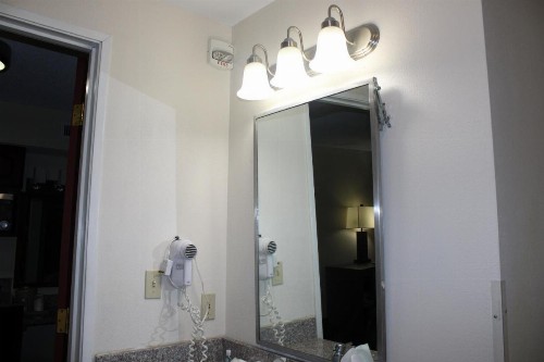 Best Western Airport Suites - image 46