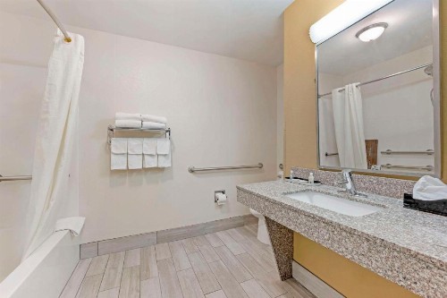 Best Western Airport Suites - image 7