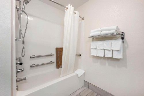 Best Western Airport Suites - image 8
