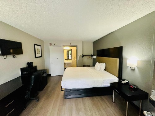 Quality Inn Northwest - image 11