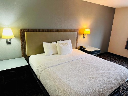 Quality Inn Northwest - image 22