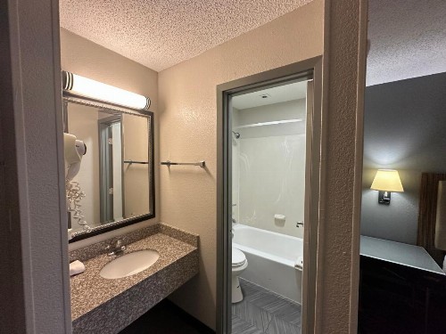 Quality Inn Northwest - image 25