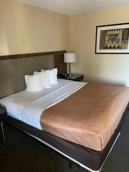 Quality Inn Northwest - image 3