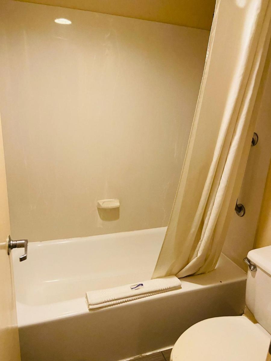 Quality Inn Northwest - image 4