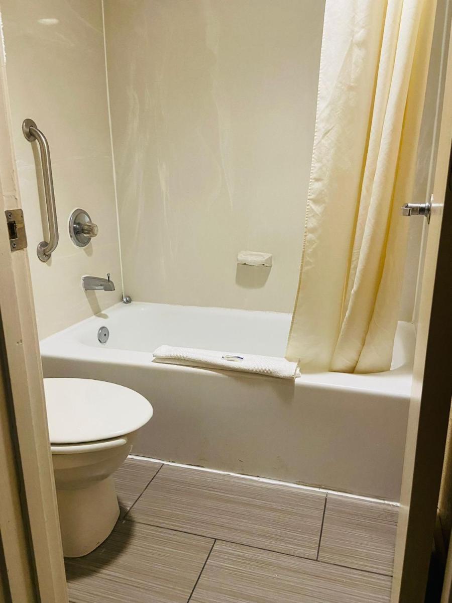 Quality Inn Northwest - image 6