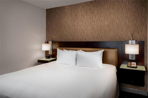 Hyatt Regency Indianapolis at State Capitol - image 19