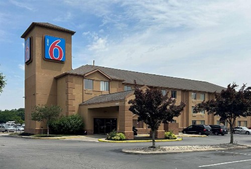 Motel 6-Indianapolis IN - Airport - image 1