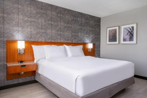 Wyndham Indianapolis West - image 12