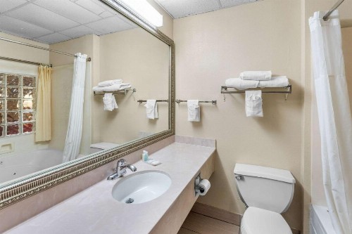 Clarion Inn & Suites Northwest - image 15