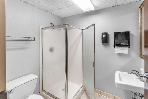 Clarion Inn & Suites Northwest - image 2