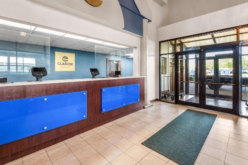 Clarion Inn & Suites Northwest - image 20