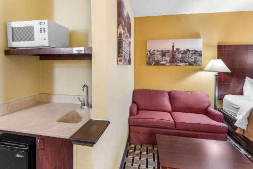 Clarion Inn & Suites Northwest - image 26