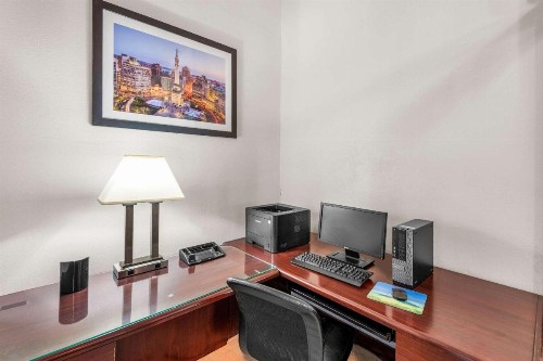 Clarion Inn & Suites Northwest - image 27