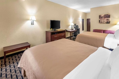 Clarion Inn & Suites Northwest - image 28