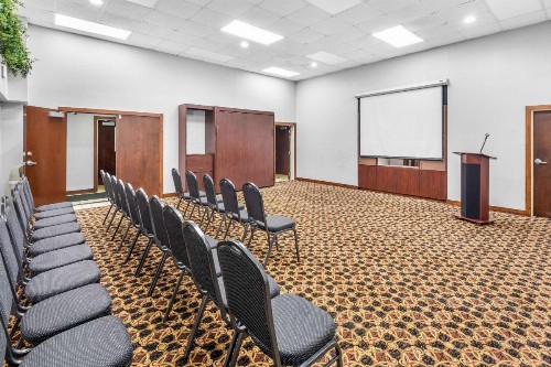 Clarion Inn & Suites Northwest - image 3