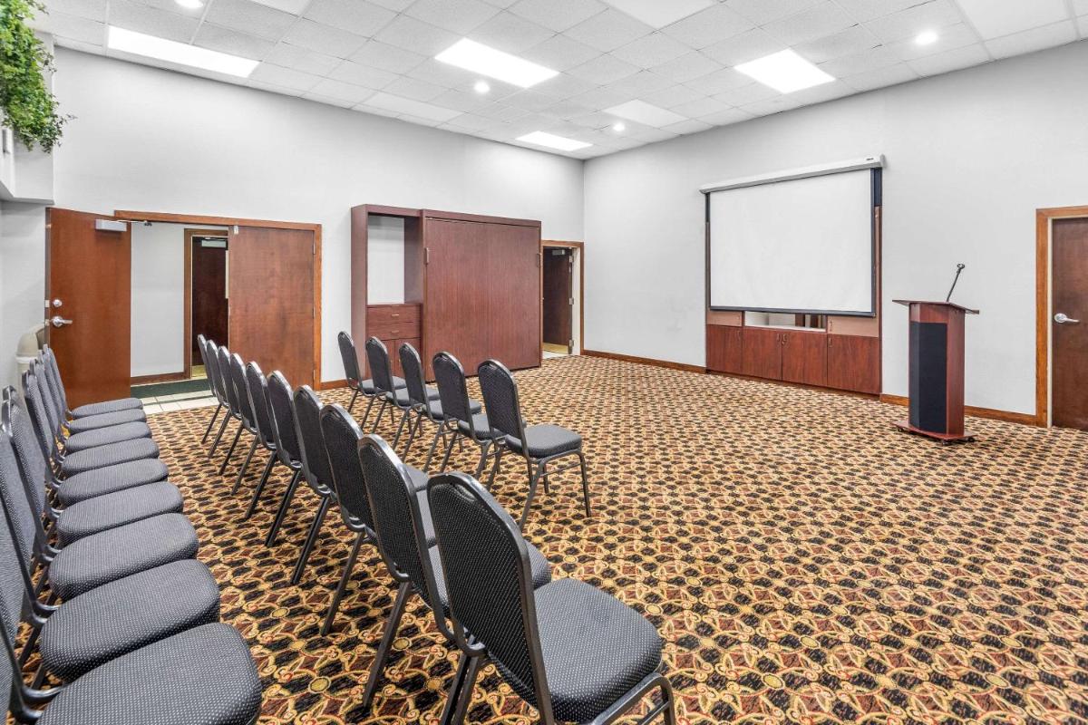 Clarion Inn & Suites Northwest - image 3