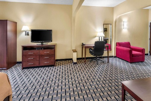 Clarion Inn & Suites Northwest - image 33
