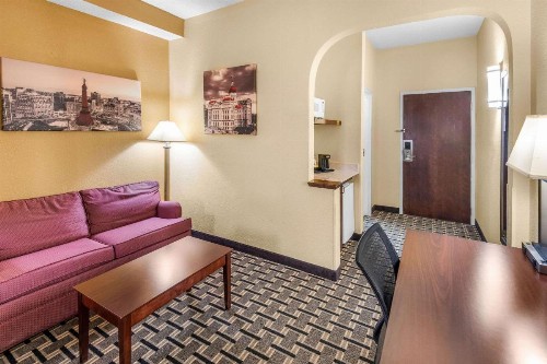 Clarion Inn & Suites Northwest - image 35