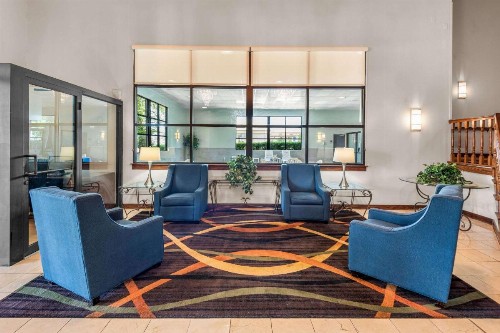 Clarion Inn & Suites Northwest - image 38