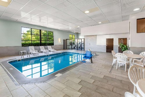 Clarion Inn & Suites Northwest - image 39