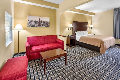 Clarion Inn & Suites Northwest - image 41