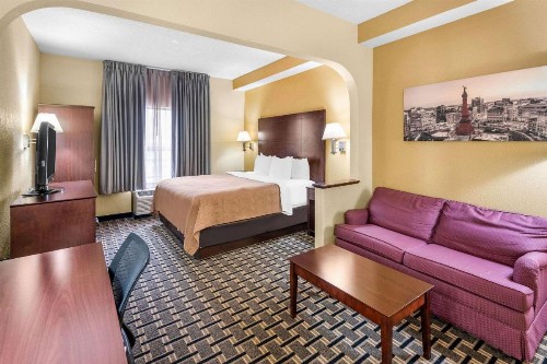 Clarion Inn & Suites Northwest - image 6