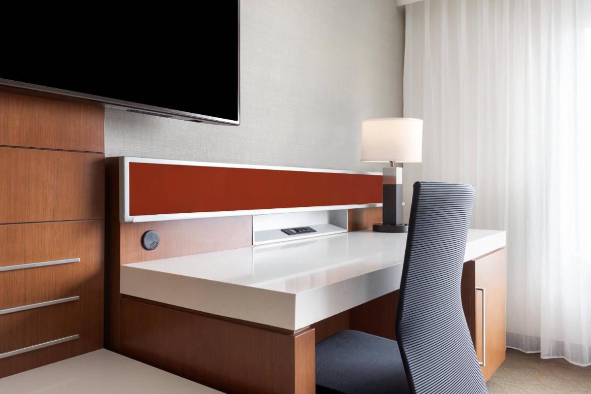 Delta Hotels by Marriott Indianapolis Airport - image 5